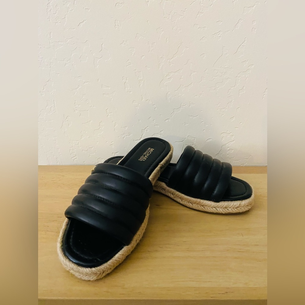 - MICHAEL KORS Royce Slide Sandal Size 6.5